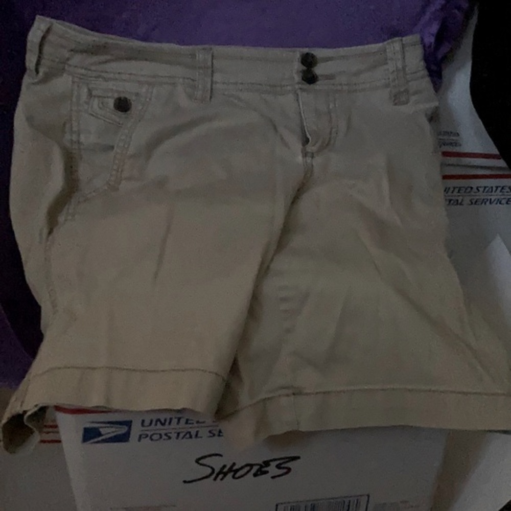 FINAL MARKDOWN Ladies Sonoma shorts 6